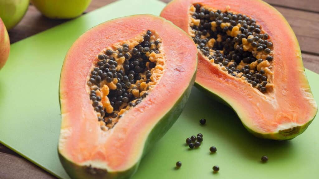 Conheça a fruta que pode ser sua maior aliada contra problemas intestinais