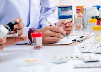 Anvisa recolhe e proíbe medicamentos e suplemento por falsificação e ausência de registro