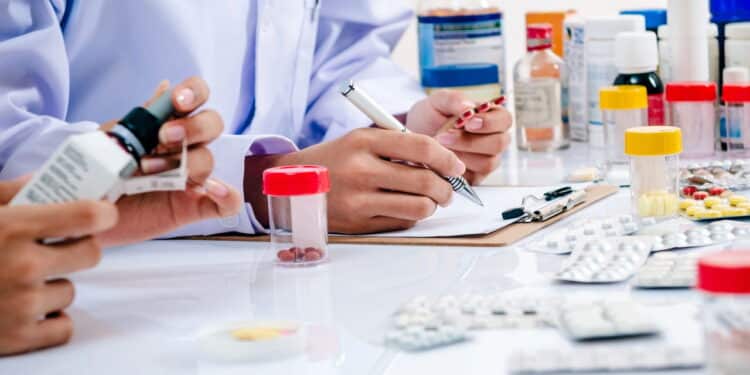 Anvisa recolhe e proíbe medicamentos e suplemento por falsificação e ausência de registro