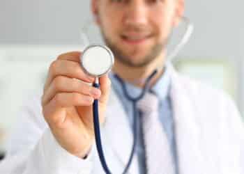 Médico (Créditos: depositphotos.com / marketing.lasers@ya.ru)