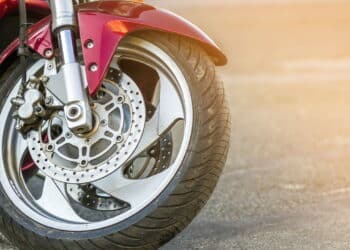 Erro comum de motociclistas está causando apreensão das motos e suspensão do direito de dirigir