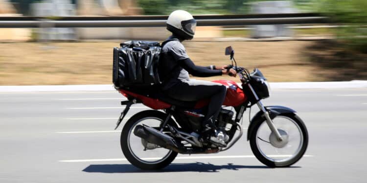 Motoristas de aplicativo e motoboys estão preferindo essas motos no Brasil em 2025