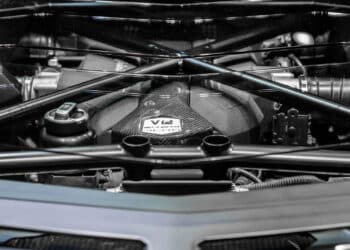 O ronco do motor desses carros famosos deixa qualquer um de boca aberta por esses motivos