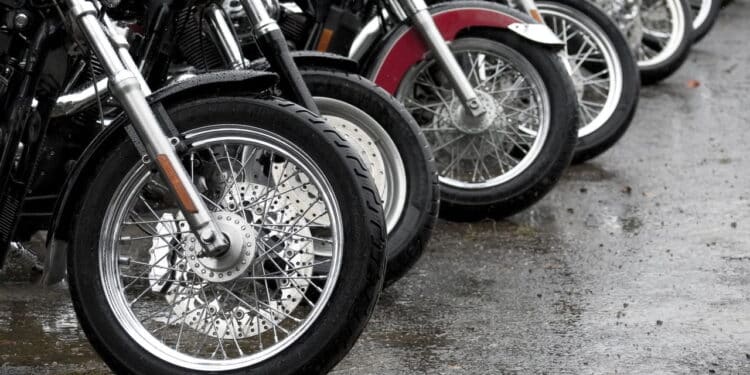 Nova moto 0 km faz 40 km/l custando menos de R$ 9 mil e deixa brasileiros de boca aberta