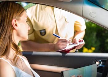 Motoristas podem ser multados se estiverem sem esses itens no seu carro!