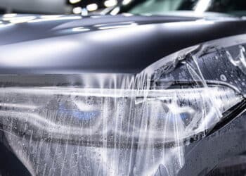 Imagem de carro com película - Créditos: depositphotos.com / djedzura