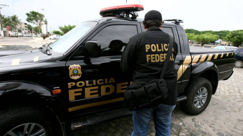 Golpe do passaporte: Falsas páginas da PF cobram valor indevido!