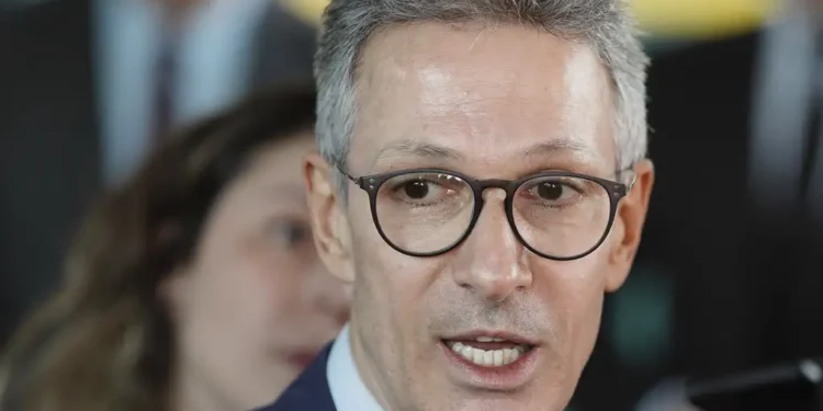 Zema oferece estatais para abater dívida bilionária com a União