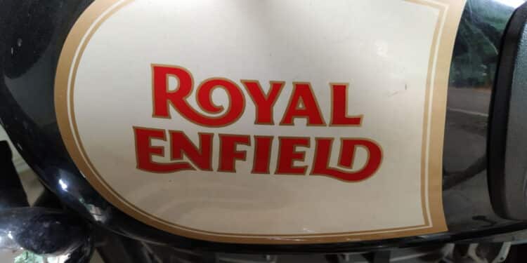 Pilotos 'old school' comemoram concessionária número 39 da Royal Enfield no Brasil