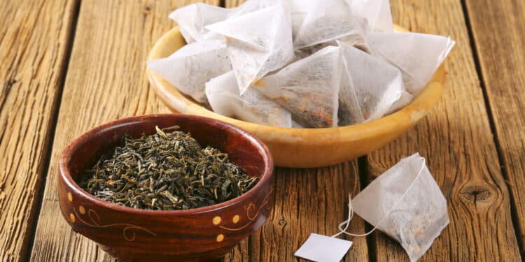 Descubra como reutilizar sachês de chá usados para perfumar armários!