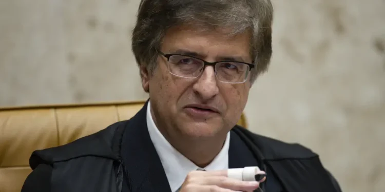 Microfone aberto trai Gonet e ele admite "cagada" em audiência no STF