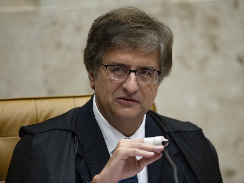 Microfone aberto trai Gonet e ele admite "cagada" em audiência no STF