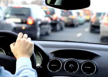 Quem circular com carros sem essa identificação pode ser punido por nova lei