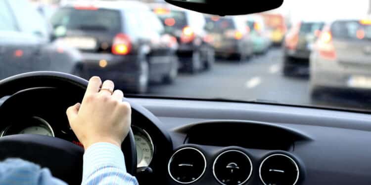 Quem circular com carros sem essa identificação pode ser punido por nova lei
