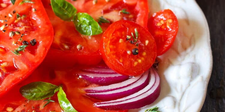 Aprenda o passo a passo fácil de como plantar e cultivar lindos e saudáveis tomatinhos cereja