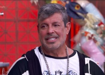 Alexandre Frota surpreende ao fazer pedido emocionante a Luciano Huck ao vivo