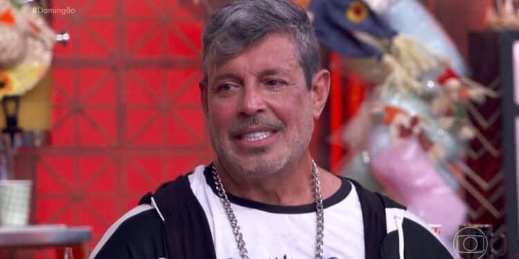 Alexandre Frota surpreende ao fazer pedido emocionante a Luciano Huck ao vivo