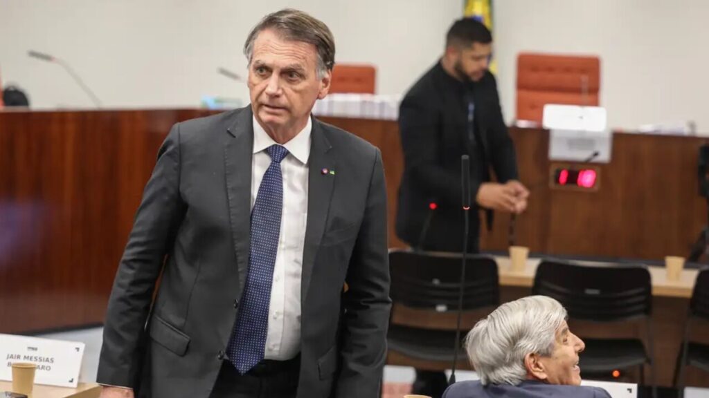 Trump sai em defesa de Bolsonaro e detona ação contra ex-presidente; entenda