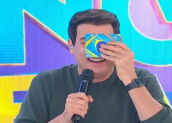 Portiolli não aguentou e caiu na risada com essa resposta inacreditável no Passa ou Repassa