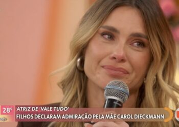 Carolina Dieckmann se emociona e vai às lágrimas ao falar da luta de Preta Gil