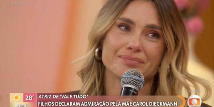 Carolina Dieckmann se emociona e vai às lágrimas ao falar da luta de Preta Gil