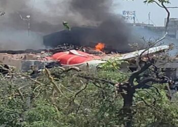 Assento 11A salvou sua vida? Entenda o caso do sobrevivente do acidente aéreo na Índia