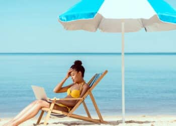 Esqueça o guarda-sol: veja a novidade que faz sombra para 4 em tempo recorde