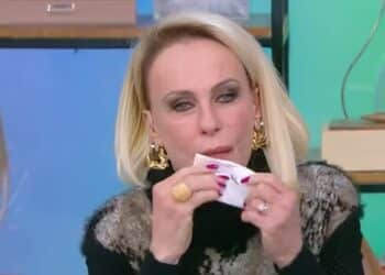 Ana Maria Braga volta ao programa e vai às lágrimas ao vivo; veja o motivo do afastamento