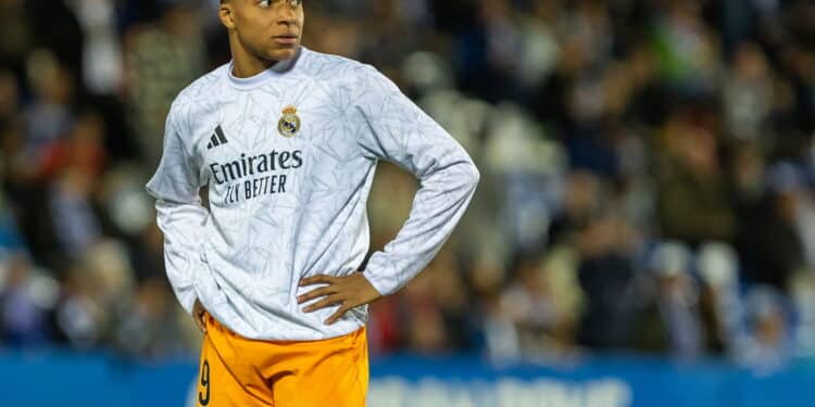 Mbappé preocupa fãs após internação às pressas durante o Mundial