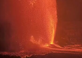 Vulcão entra em erupção após forte terremoto na Rússia e assusta moradores