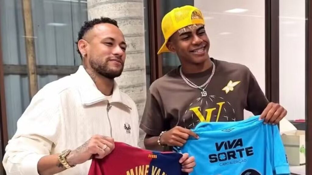 Lamine Yamal segue no Barcelona mesmo após oferta bilionária chocante