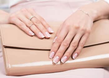 Veja as cores de esmalte sofisticadas que estão conquistando as mulheres em 2025