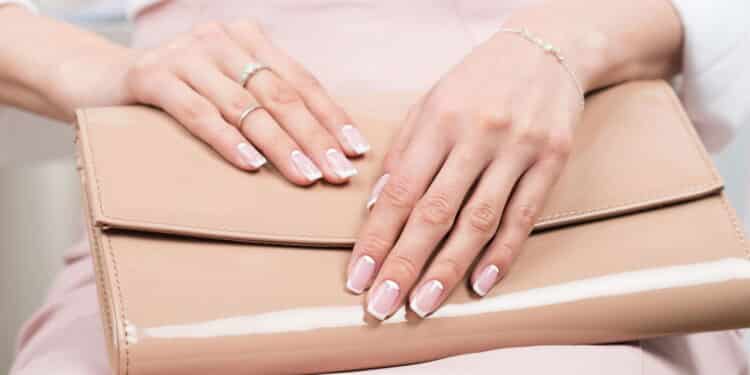 Veja as cores de esmalte sofisticadas que estão conquistando as mulheres em 2025