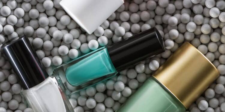 Essas 5 cores de esmalte nos pés são o segredo das mulheres mais estilosas