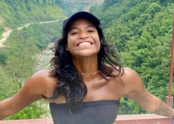Em meio ao luto, corpo de Juliana Marins chega ao Brasil