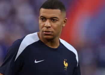 Guerra nos bastidores: Mbappé toma atitude contra o PSG e faz revelação grave; entenda