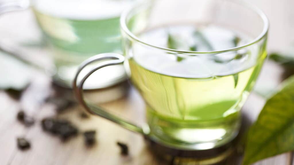 Chá detox para o fígado: veja os benefícios e como preparar em casa