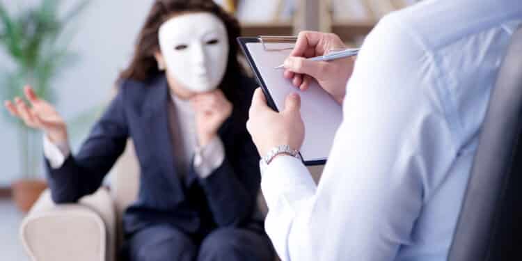 Narcisistas repetem essas frases para te manipular; veja como reagir da melhor forma