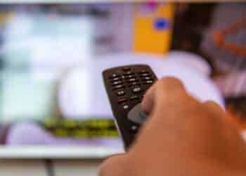 Governo assina decreto que vai trazer mudanças para sua TV, entenda