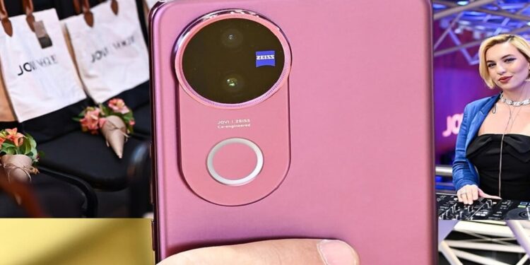 Nova rival? Gigante chinesa lança dois smartphones no Brasil e promete agitar a concorrência; veja valores