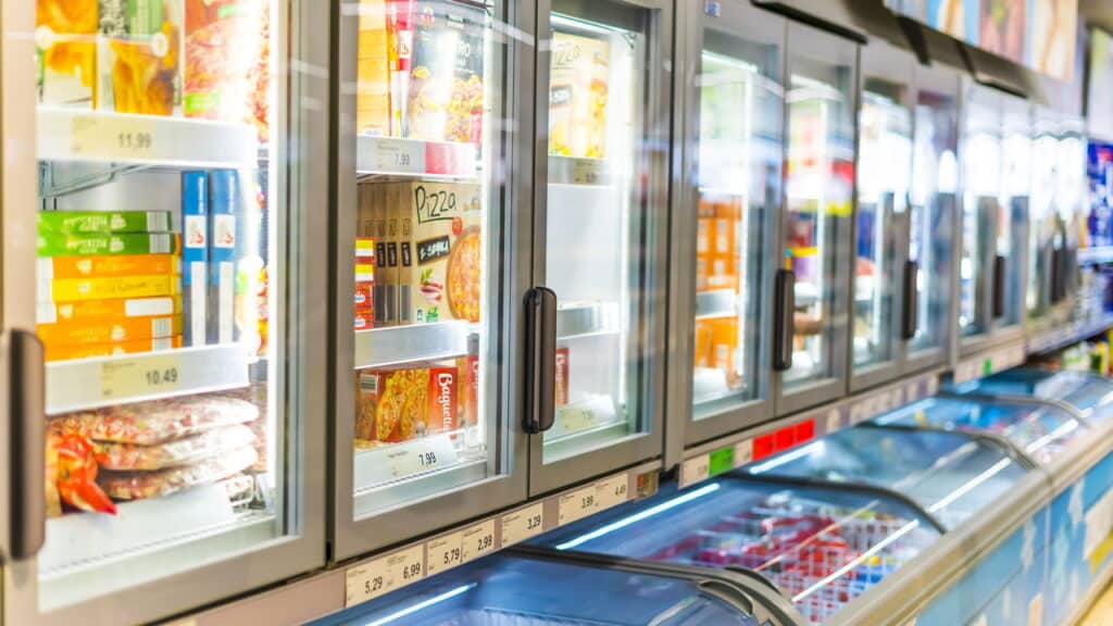 União Europeia inicia estocagem de comida e remédios em meio a tensões; entenda