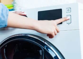 Aviso para quem tem máquina de lavar roupa na tomada da cozinha