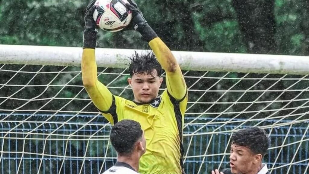 Goleiro Bruninho Samudio realiza sonho e vai jogar na Europa