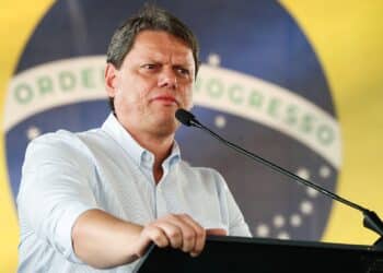 Tarcísio defende Bolsonaro no STF em fala de 10 minutos