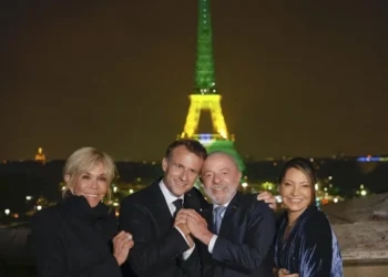 Lula pede para Macron "abrir o coração" em acordo que é recado direto a Trump