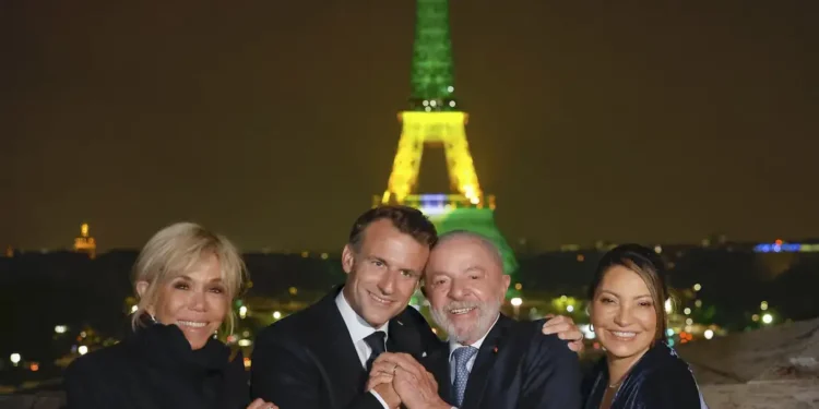 Lula pede para Macron "abrir o coração" em acordo que é recado direto a Trump
