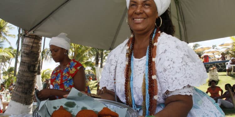 Imagem de baiana com acarajé -Créditos: depositphotos.com / joasouza