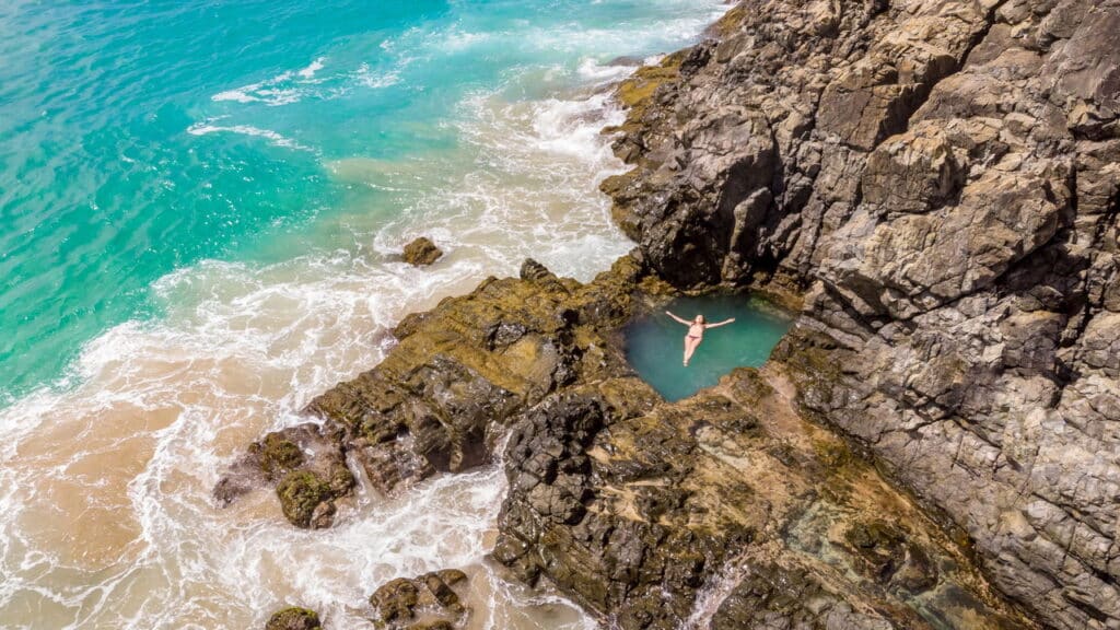 Essa praia escondida no Brasil virou destino de famosos do mundo todo!