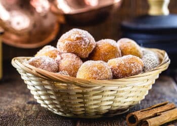 Bolinho de chuva perfeito com massa fofinha e casquinha crocante!