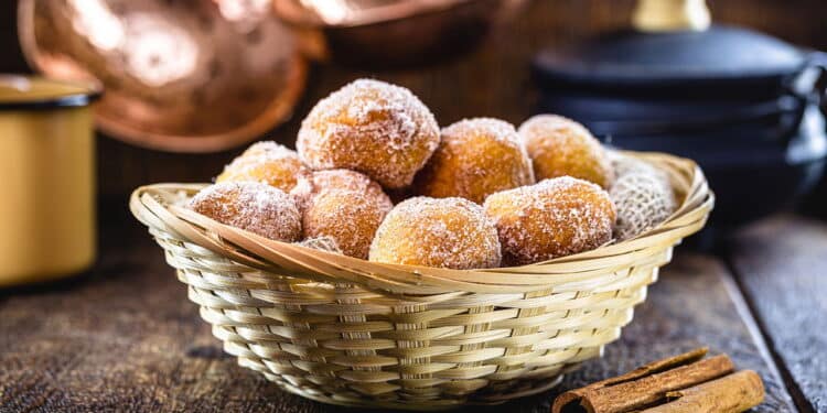 Bolinho de chuva perfeito com massa fofinha e casquinha crocante!